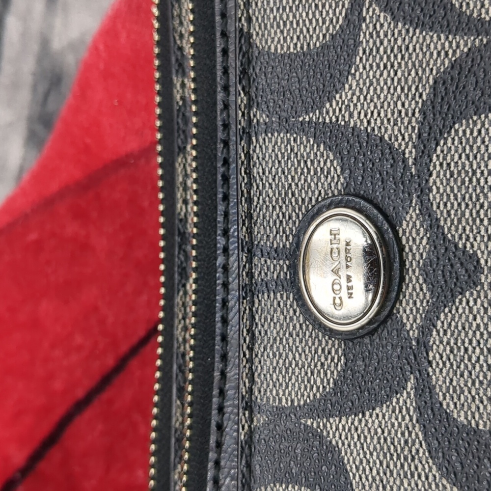 Coach canvas bag with removable pouch - Picture 10 of 16